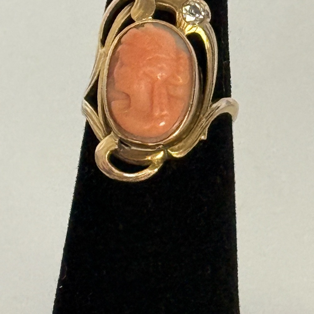 Estate yellow Gold diamond and Coral Cameo Ring 8.3 grams - Picture 1 of 7